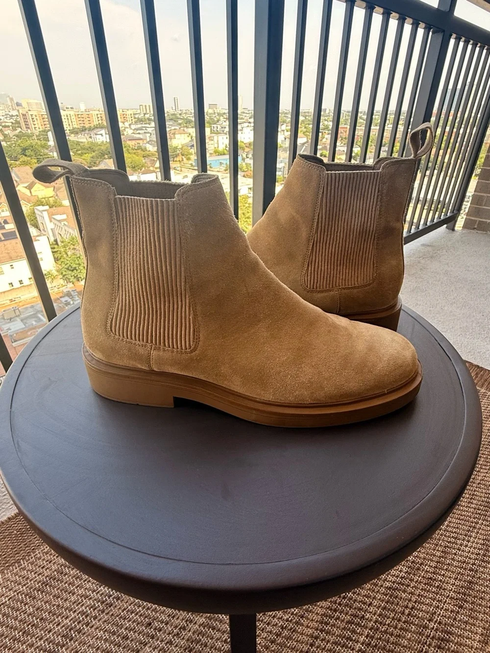 Vince versatile tan